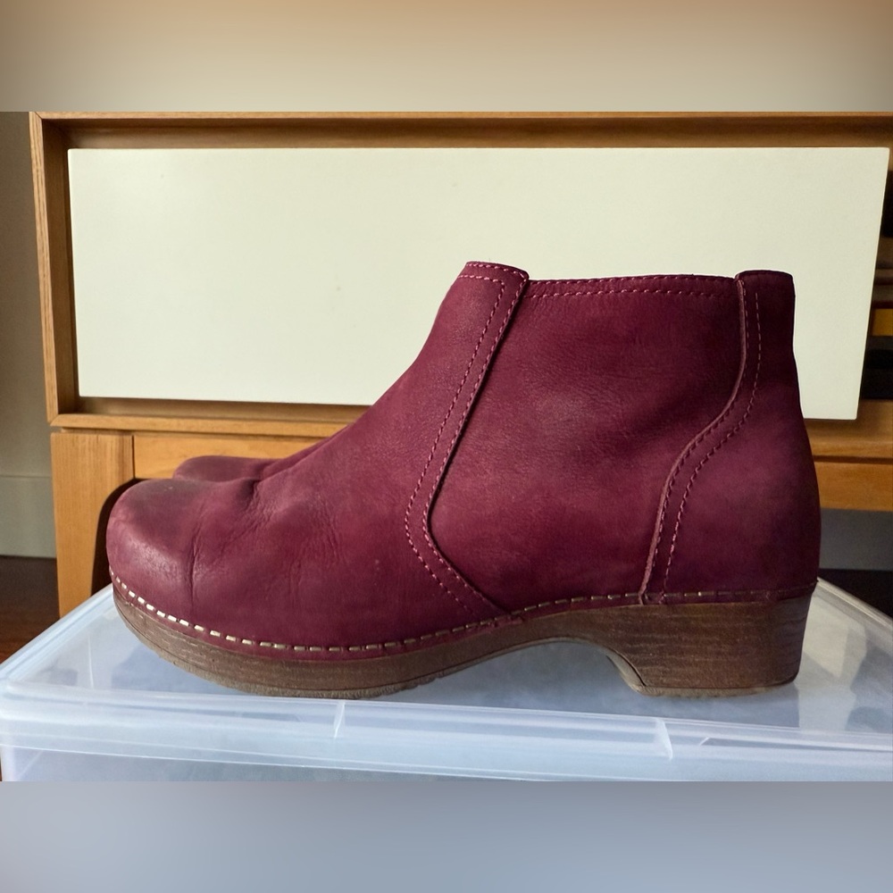 Dansko Barbara in Burgundy or Burnished Wine Nubuck Women’s size 11.5 or EU 42